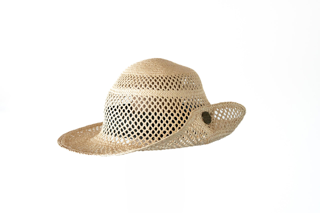 Cappello di paglia rifinito in pelle