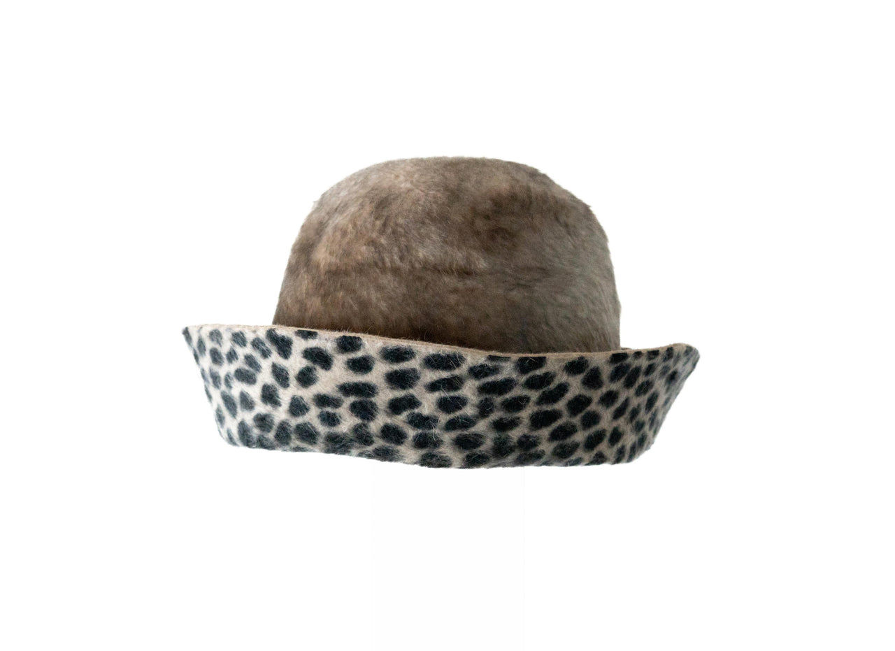 Cappello di feltro di coniglio leopardato, rifinito in pelle