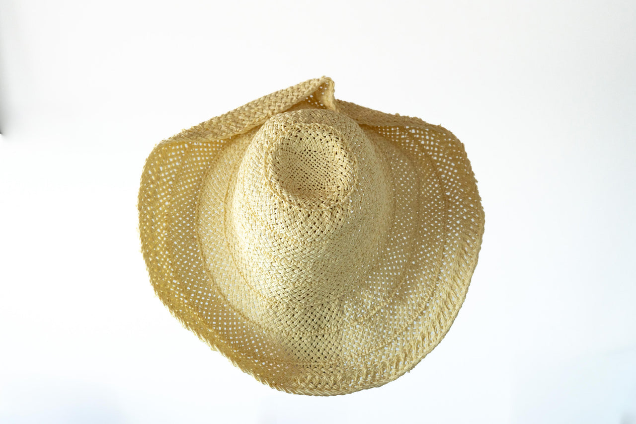 Cappello di paglia nudo giallo