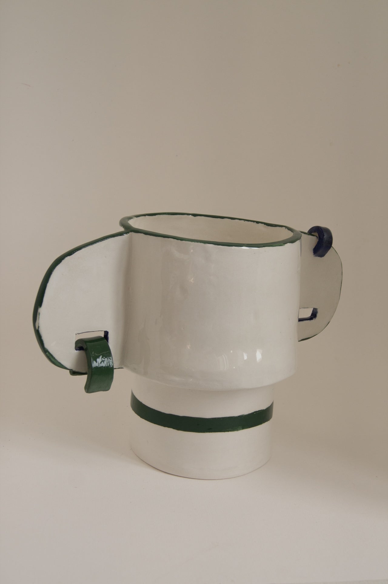 Listening vase green