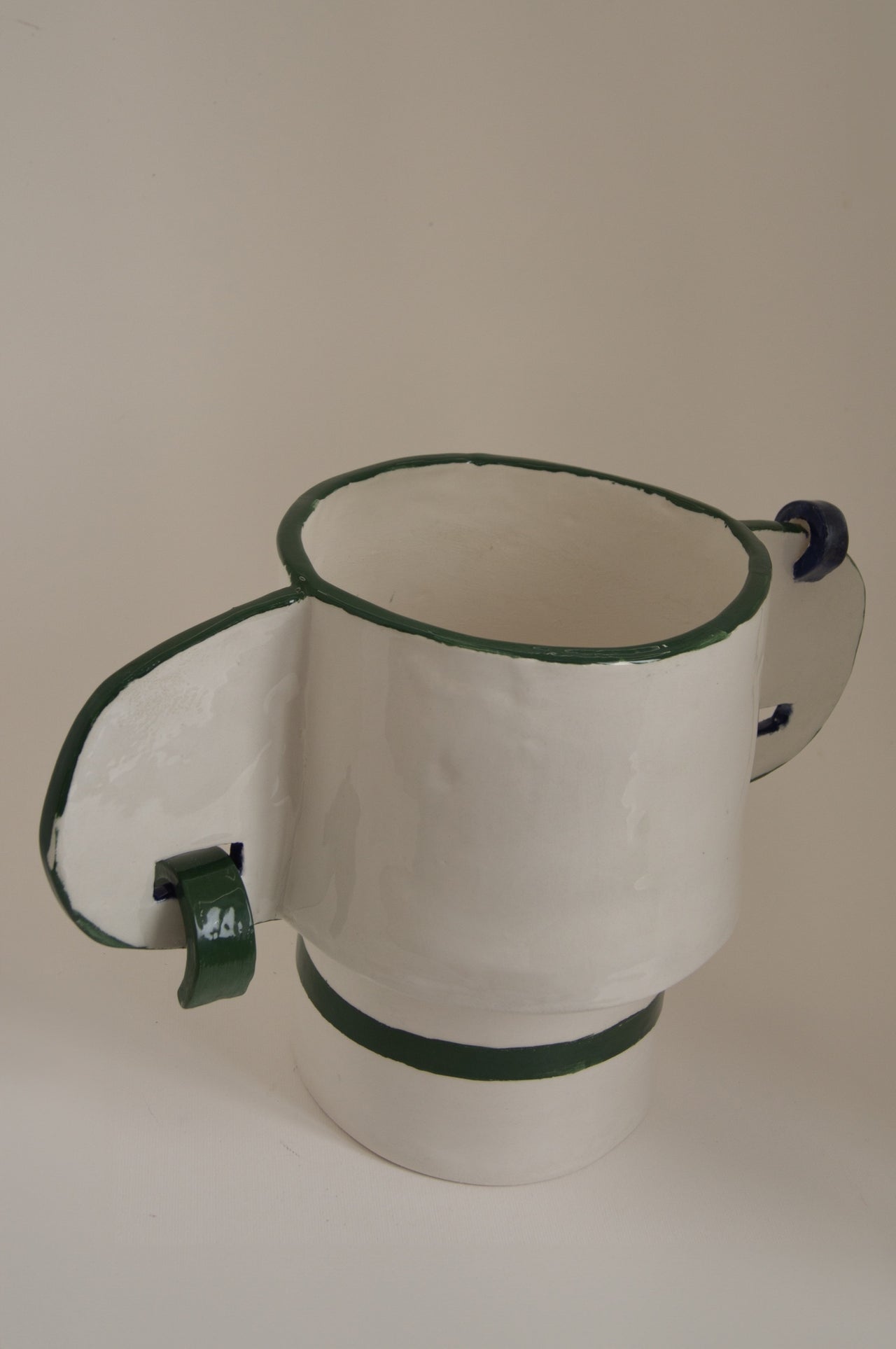 Listening vase green