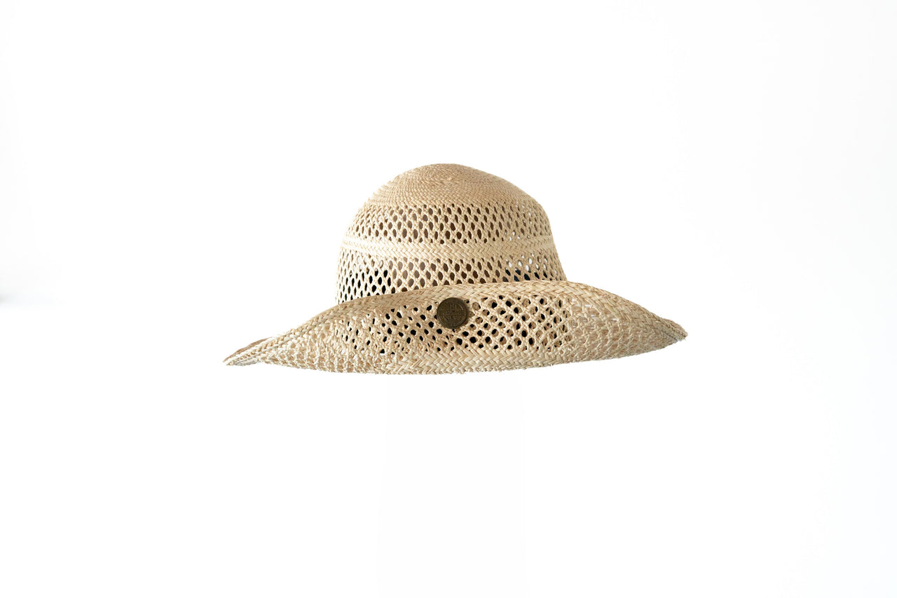 Cappello di paglia rifinito in pelle