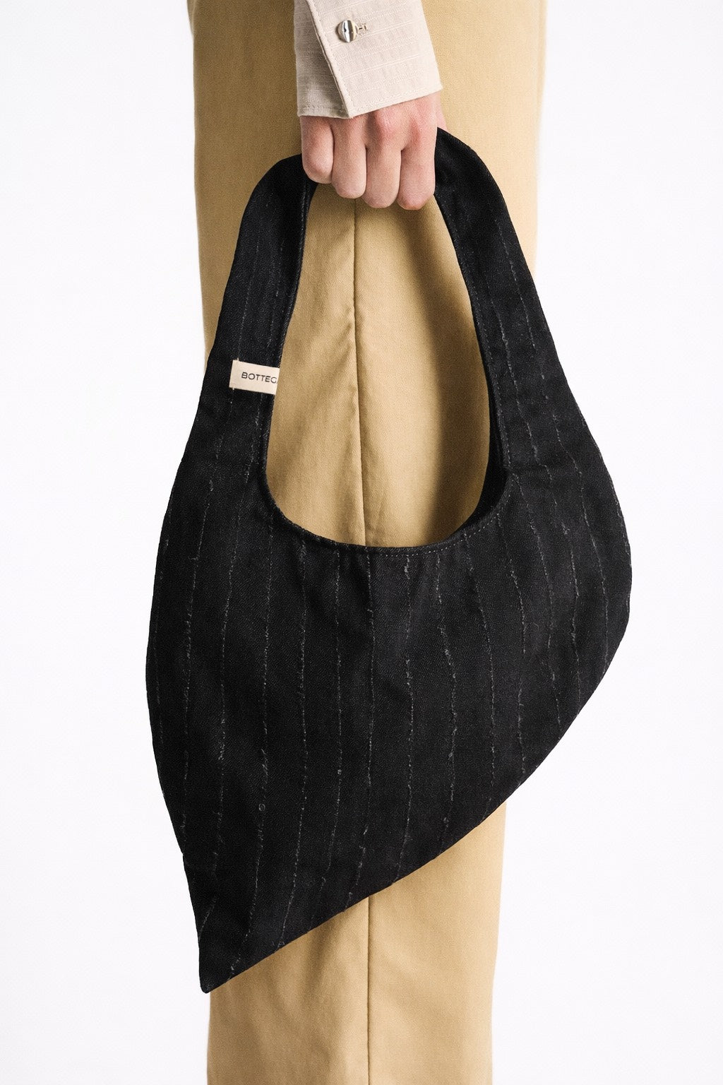 Wing bag in denim